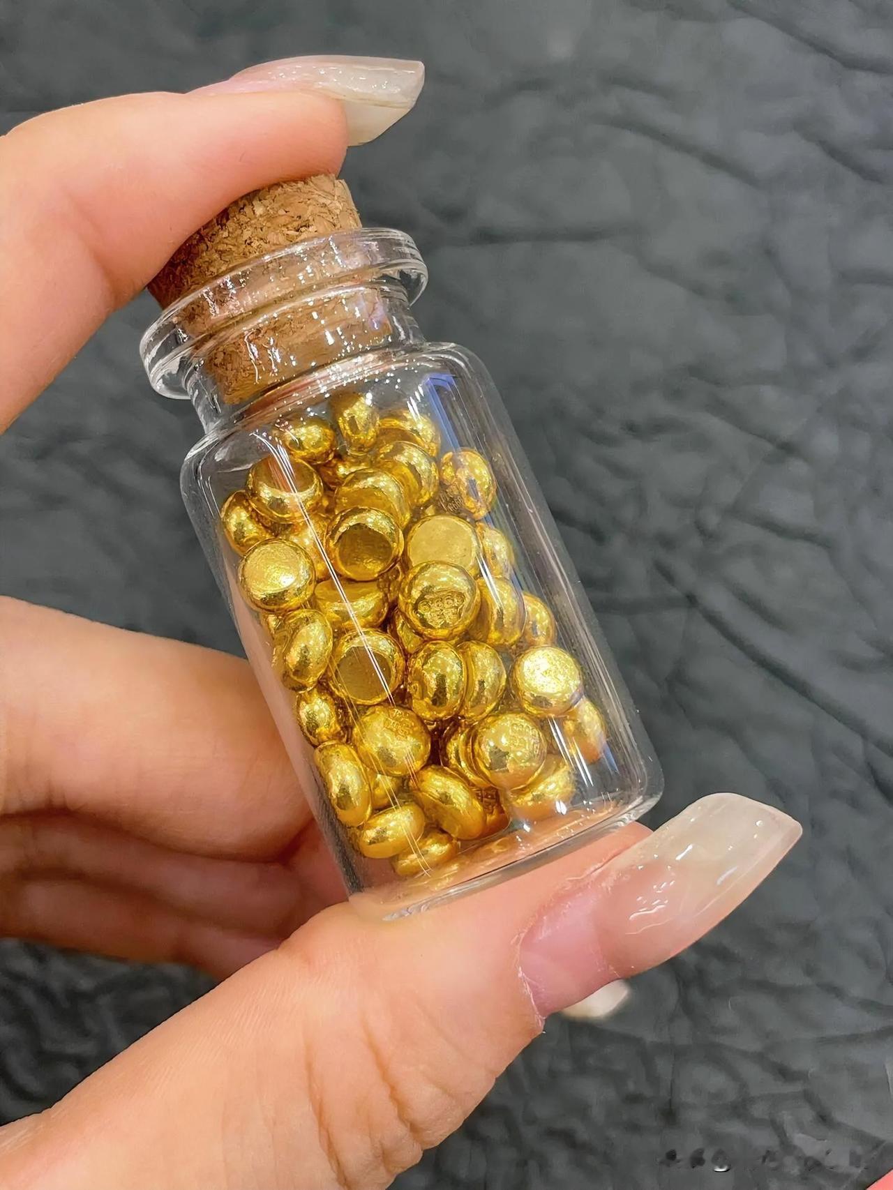 11岁男孩误吞万元金豆，妈妈6天“大便寻宝”笑中带泪！医生：这些物品更危险

“