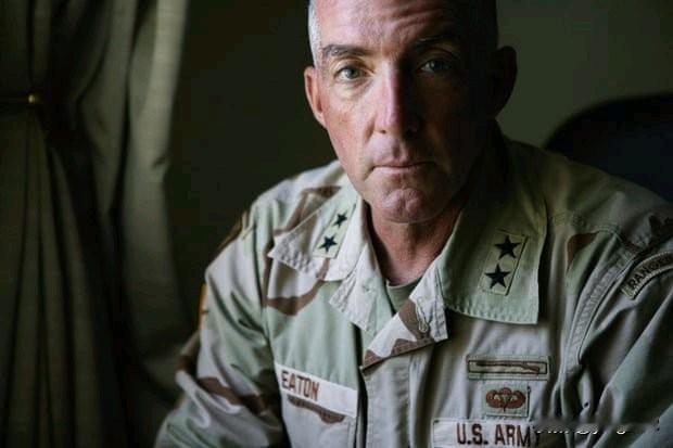 保罗·伊顿少将表示，美国总统试图将军队纳入其掌控之下的做法可能会造成严重的长期后