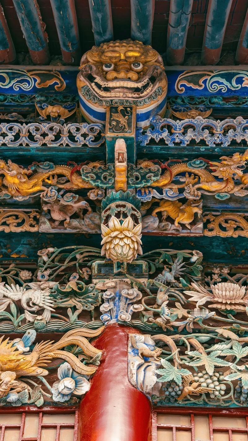古建筑被拆、历史遗存消失，确实让下一代难以触摸真实的中国历史脉络。但其实无需过度