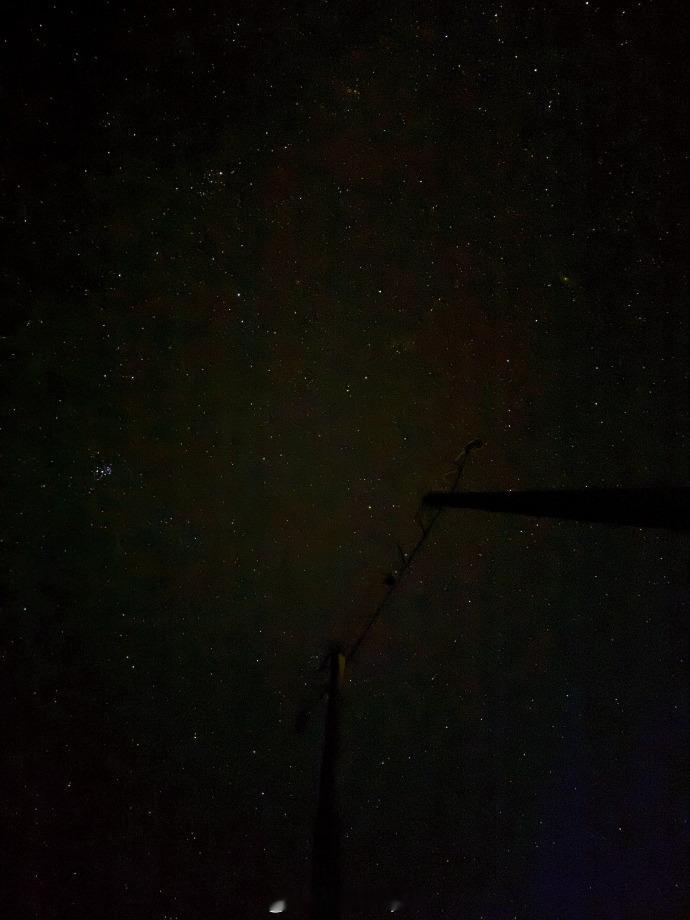 谁不爱王鹤棣拍的洱海渔灯！渔火随波逐流，与夜空相映，他定格的不仅是风景，更是大理