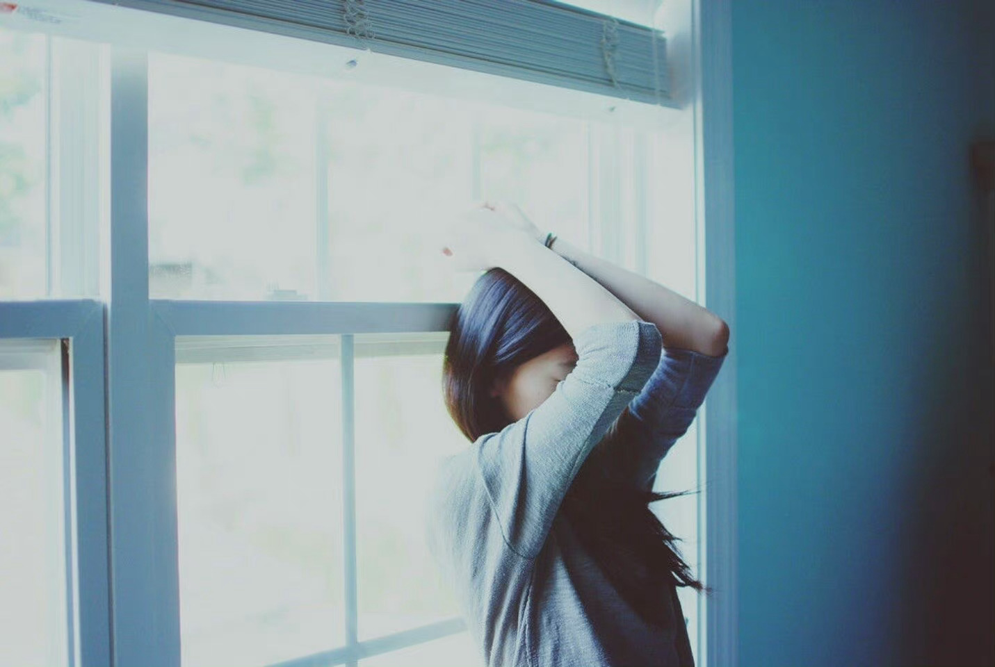 精神上的慰藉，胜过物质上的给予。好的感情就是让一个人住进你的心里，空闲的时候是你