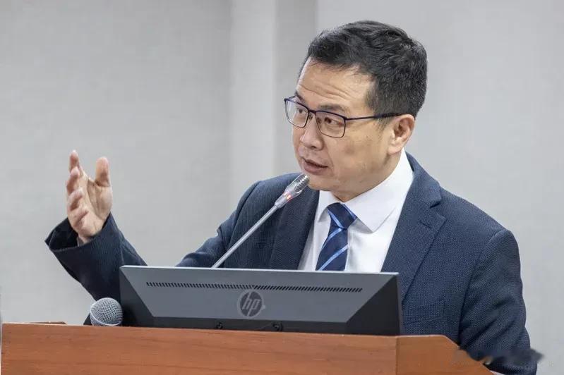 马英九挺谢国梁文宣遭恶搞   罗智强批罢梁团体：民进党打手

基隆市长谢国梁罢免