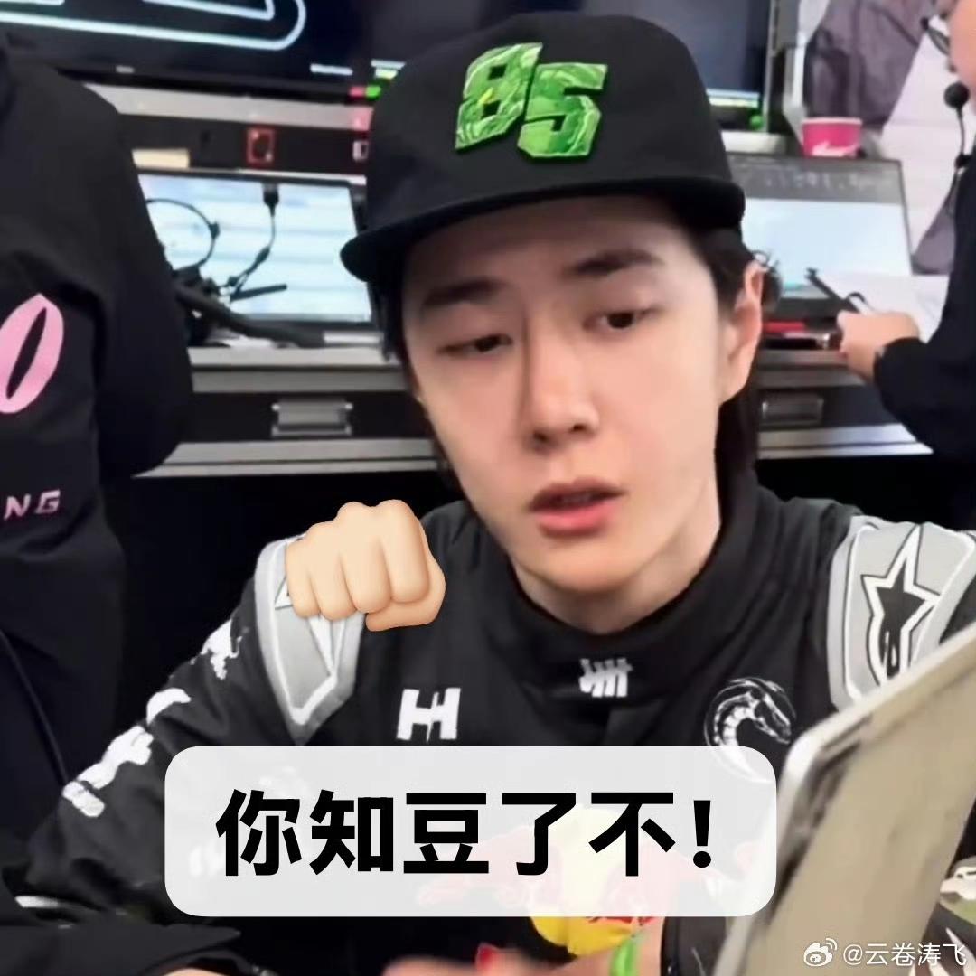 这反差感，艾玛迷死我了！[呲牙][呲牙]有句歌词儿像雾像雨又像风，我在王一博这里