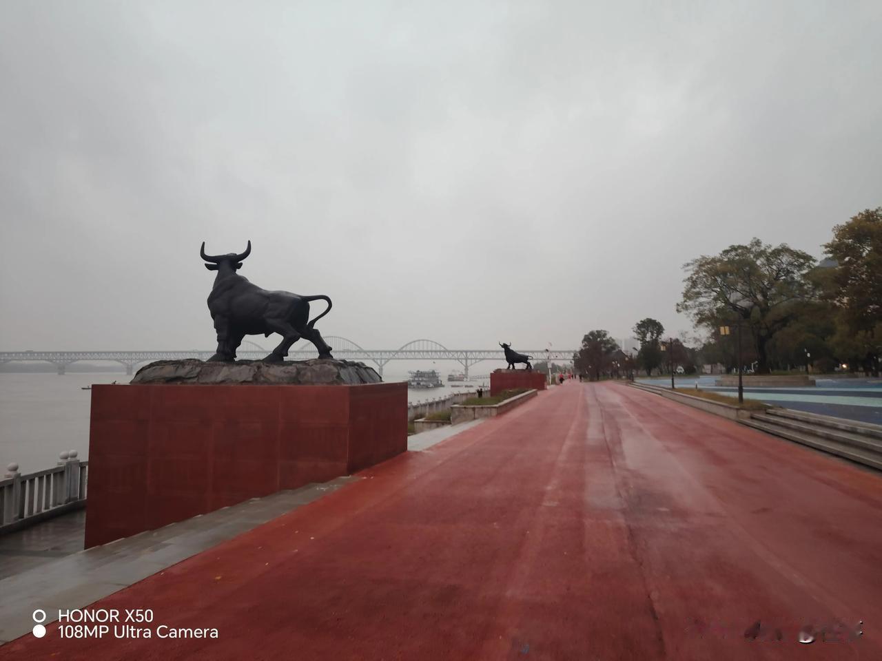 你觉得存钱和买保险哪个更靠谱存钱相对来说更靠谱