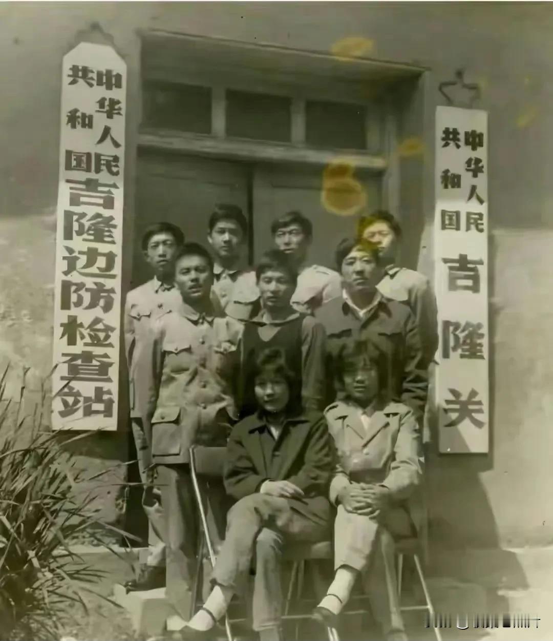图一：1973年的吉隆口岸；
图二：1993年的吉隆口岸；
图三：2003年的吉