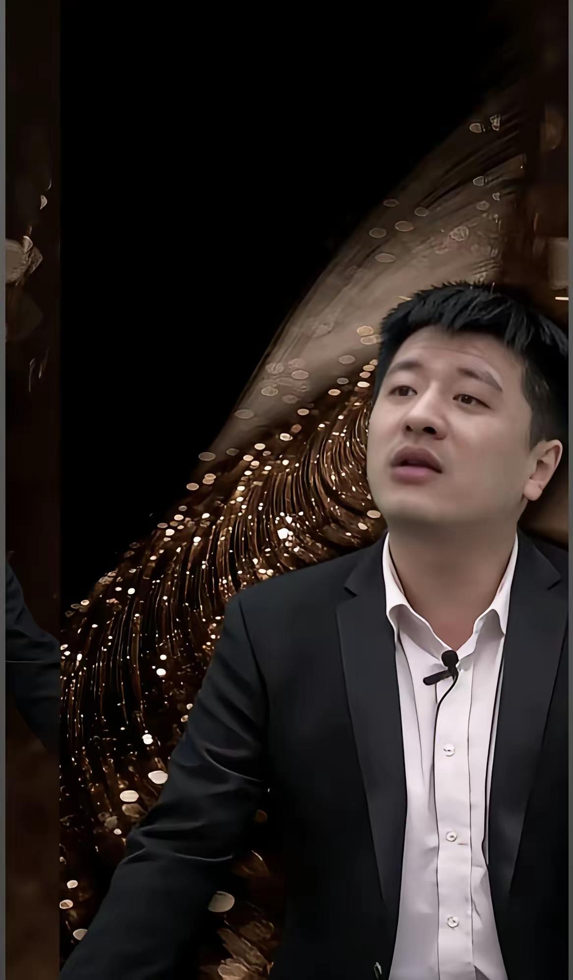 再也见不到那活力满满的音容笑貌，再也听不见那妙语连珠的侃侃而谈，这个世界他来过，