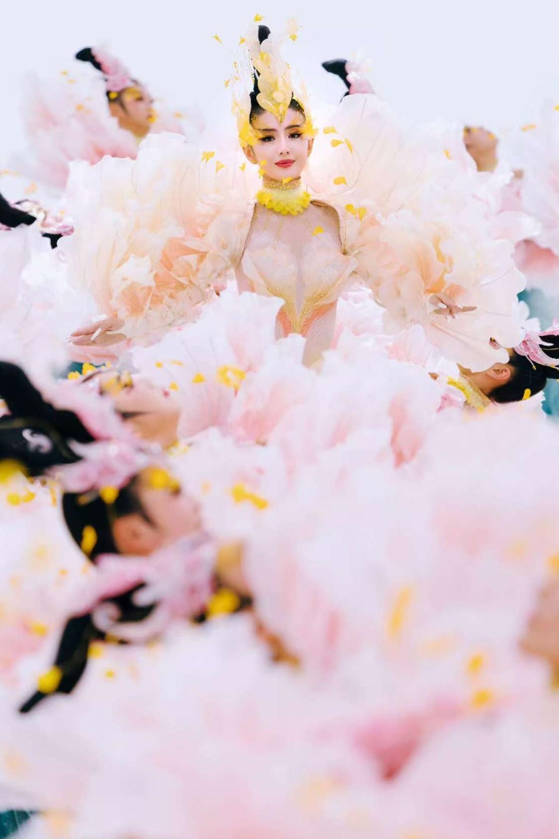 我在佟丽娅身上发现一个玄学，
而且准的吓人，那就是只要佟丽娅只要跳舞，不管是和谁