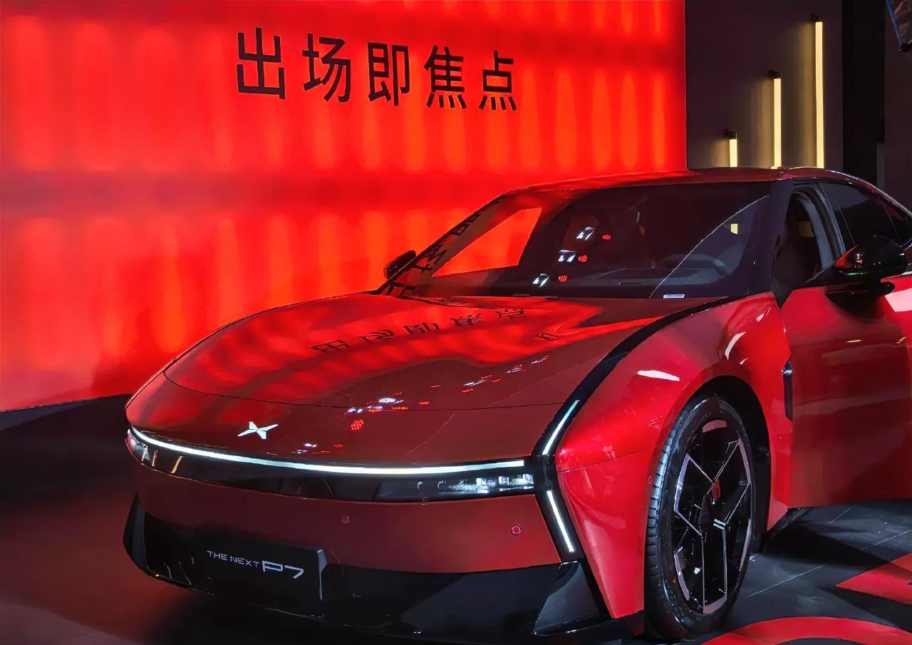 小米新一代SU7还没发布，小鹏已经先动手了。昨晚一波新P7升级，卡在发布前夜出牌