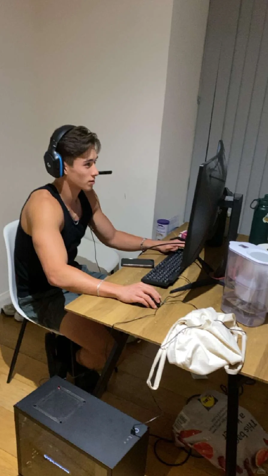 我 vs 那个她让我不用担心的男生 🤣