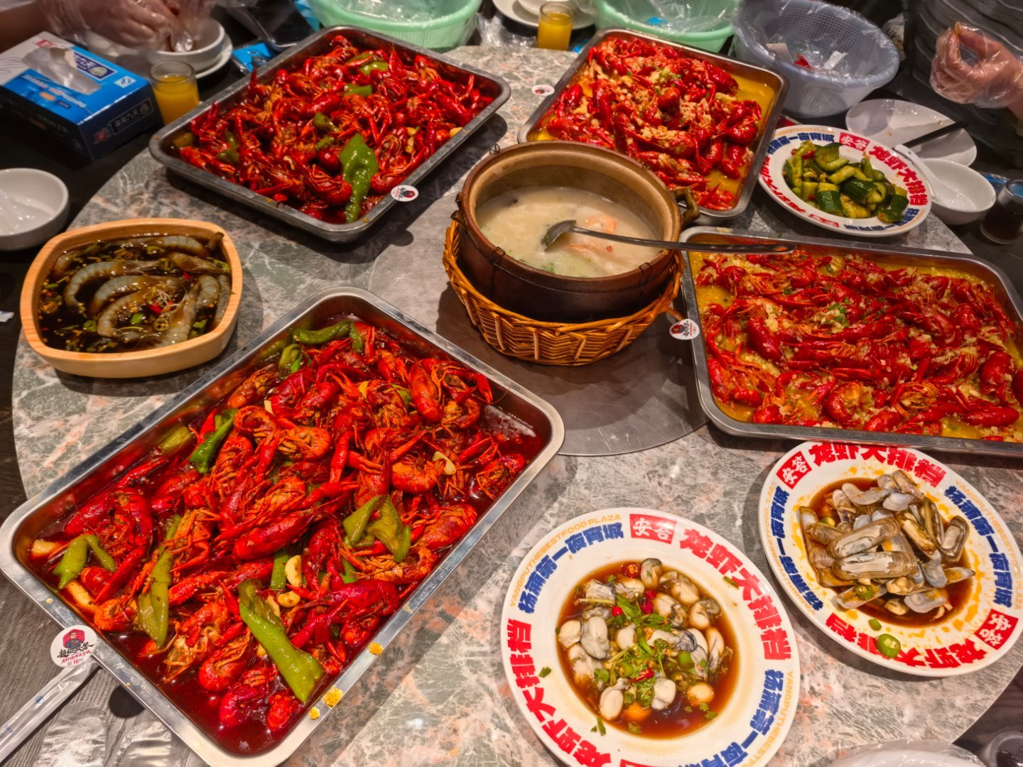 好不容易约上，一定要吃个够。 