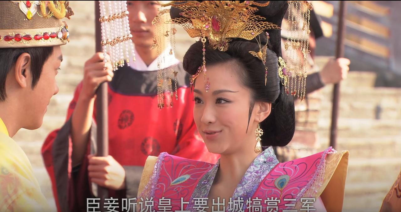 穆婷婷的这个妆造好看是好看，只是假发包有点明显。
#薛平贵与王宝钏#