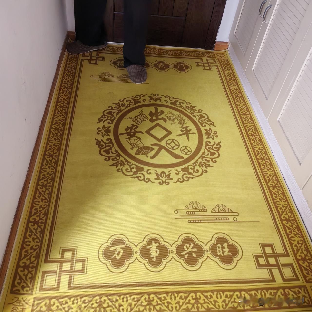 怎么看着都觉得有点不好看啊？！但架不住某人讲究！

新年第一天，我家某人把家里的