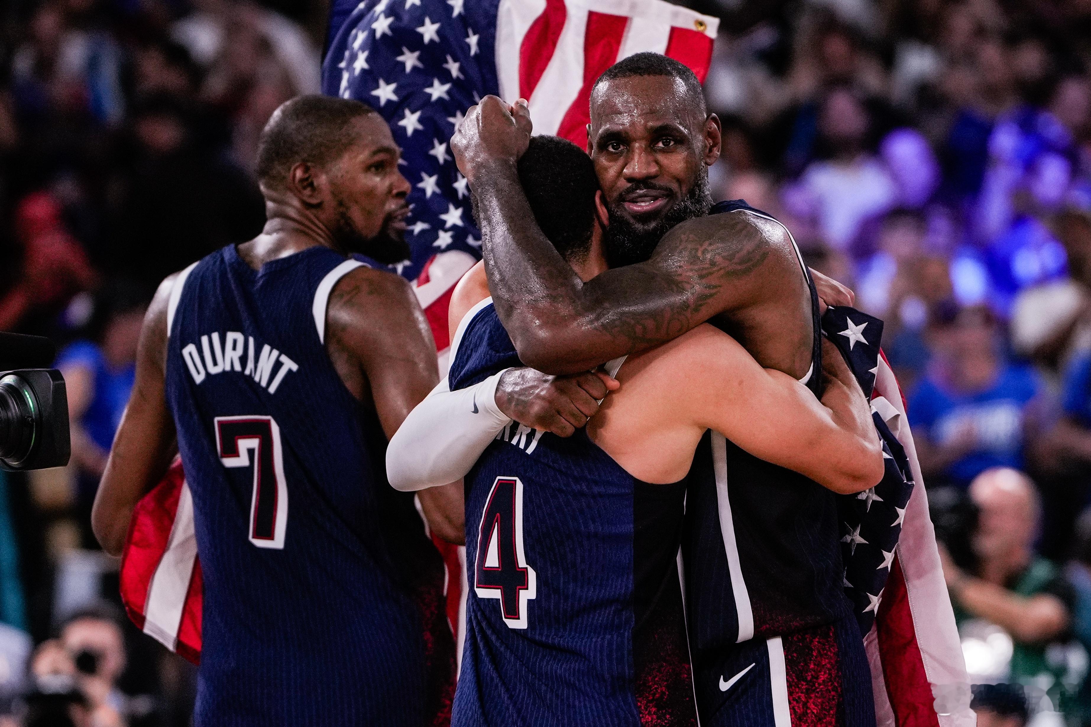 NBA次轮G4，湖人在主场110-115不敌雷霆，大比分0-4被横扫。至此，詹姆