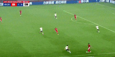 今晚国足的杨泽翔这个停球真的让主场的印尼球迷“笑掉牙”了！

今天国足对阵印尼的