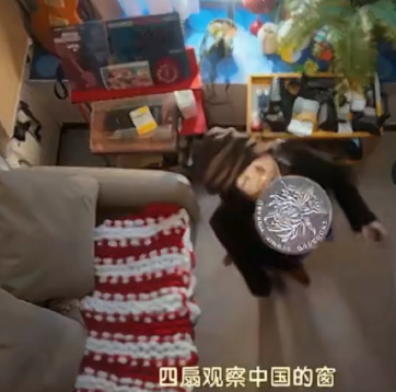 一年一次，万里奔赴。中国人对回家过年的执念，跨越时代，从未改变。因为有家可回，有