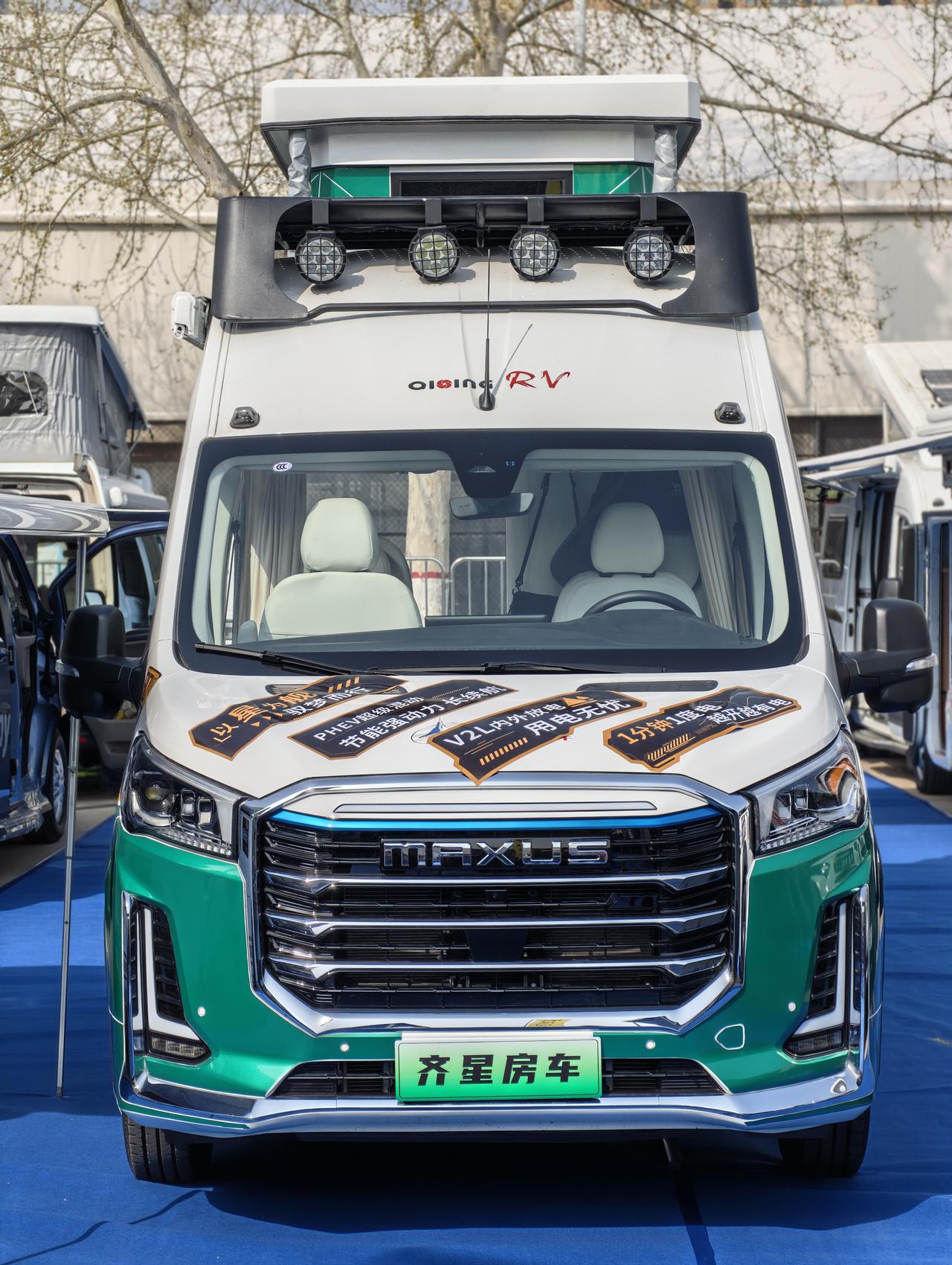 退休看了整整房车三年，线上和展会跑了无数次，越看思路越清晰，只要新能源房车！在郑