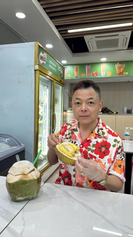 貓山王榴蓮吃了飽飽的、再加個夢中情人