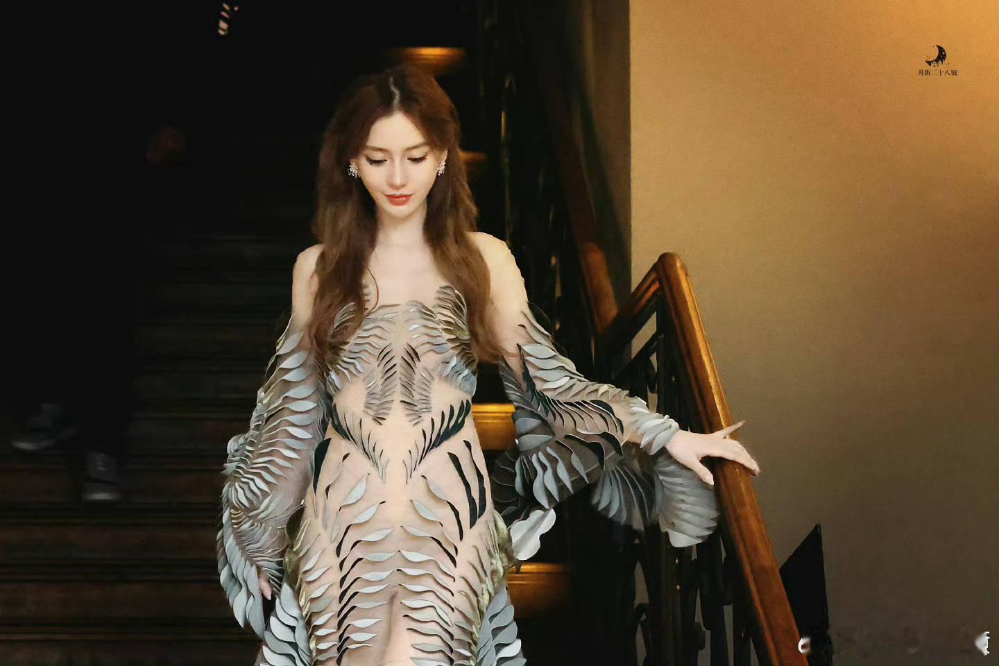 杨颖下楼梯这段Angelababy下楼梯这段 公主出门了！！baby下楼梯这段优