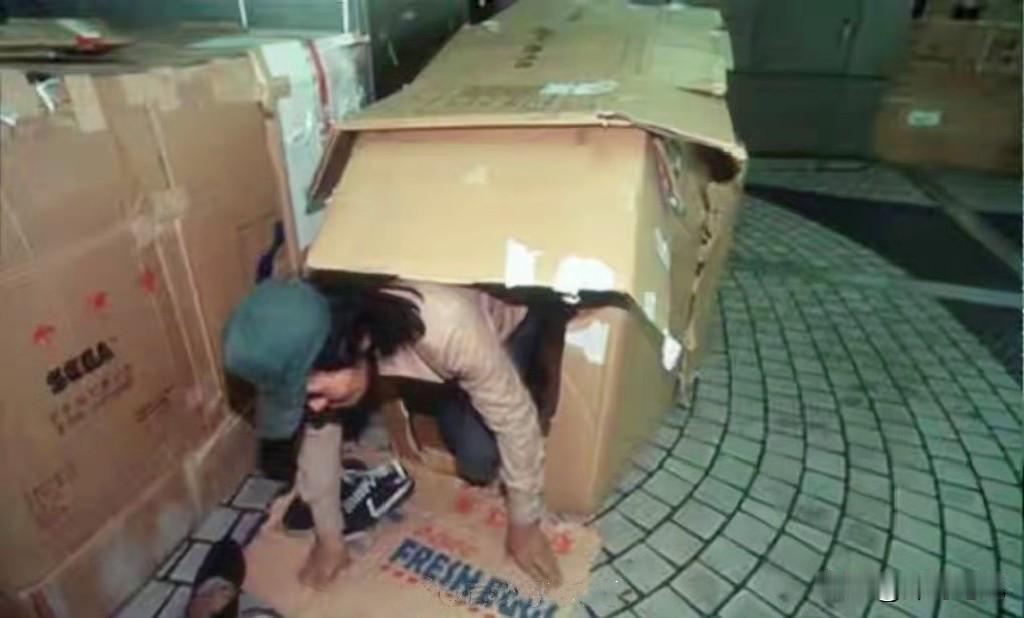 上次去京都，印象最深的是许多老人仍在为生计而奔波，街头也算整洁，没见到什么流浪者