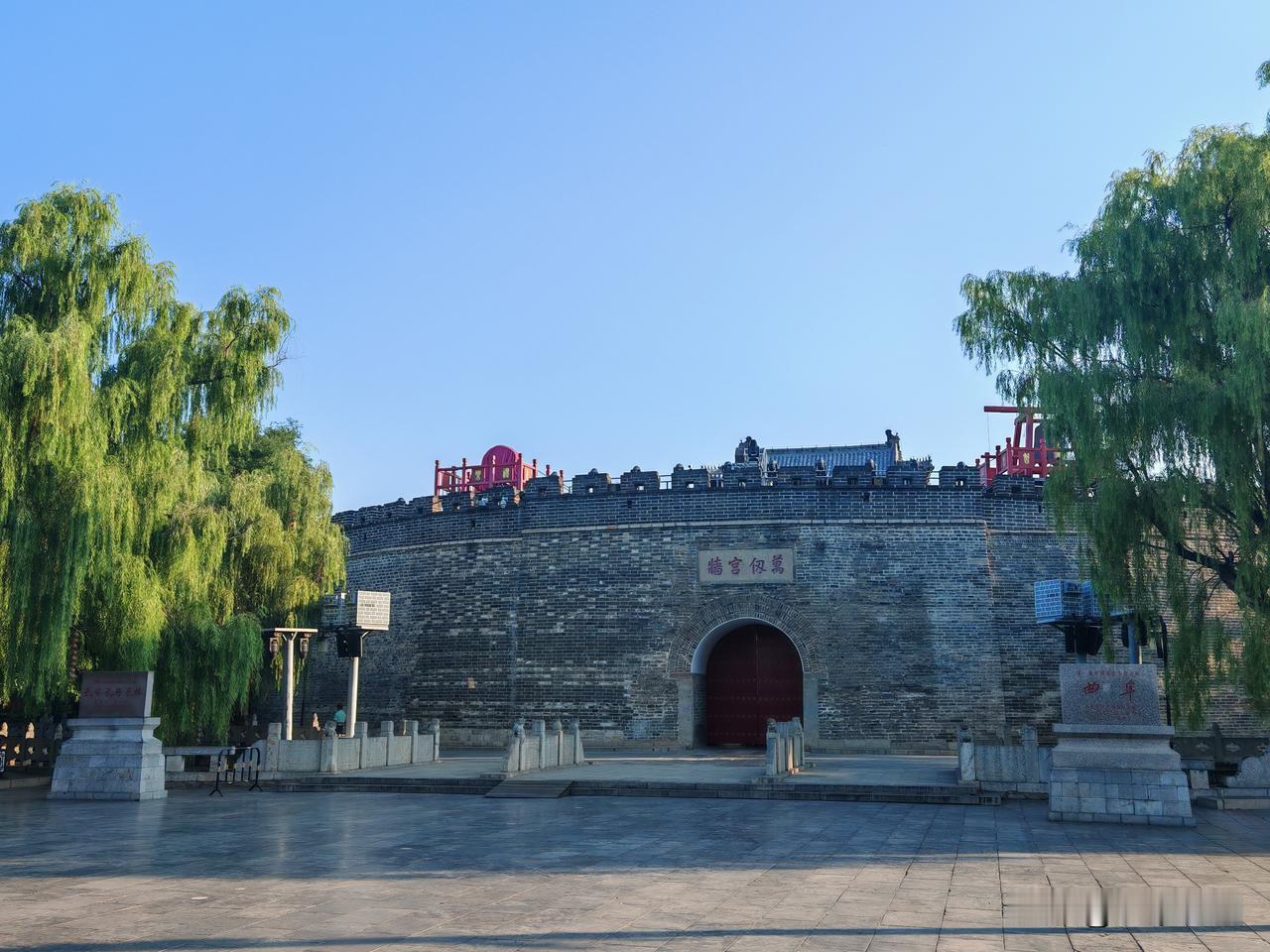 罗素说：“借助任何形式的麻醉而得到的幸福是假的、无法让人满意的幸福。真正让人满意