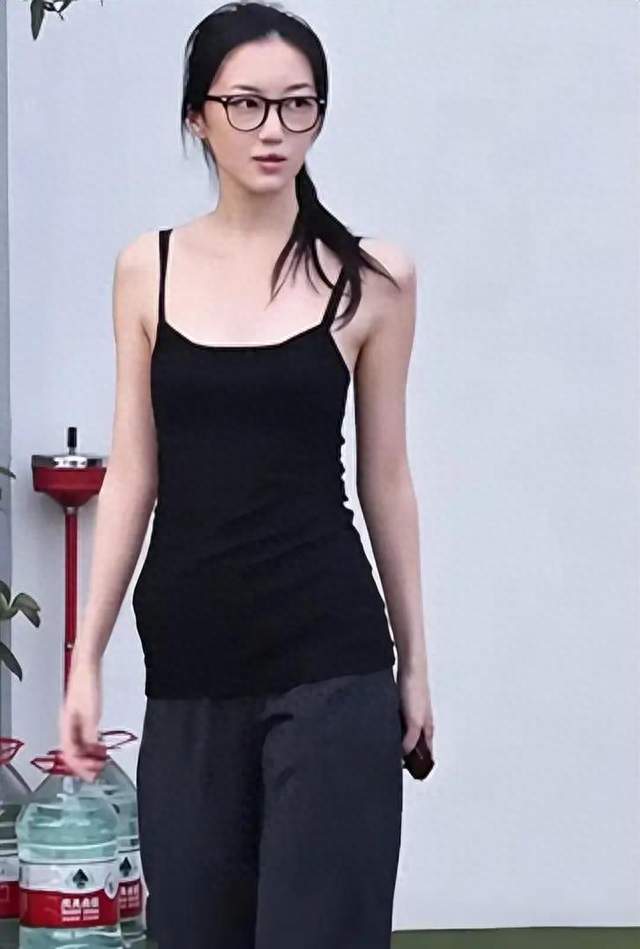 李嫣变得这么美了!原来疤痕从未消失，消失的是她藏了20年的自卑