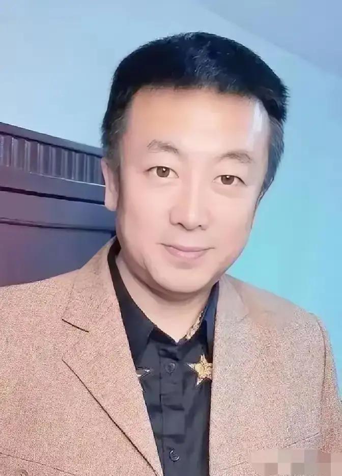 根本没人敢信！潜逃13年的通缉犯，混进剧组当演员，最后栽在一部热播剧里。

很多