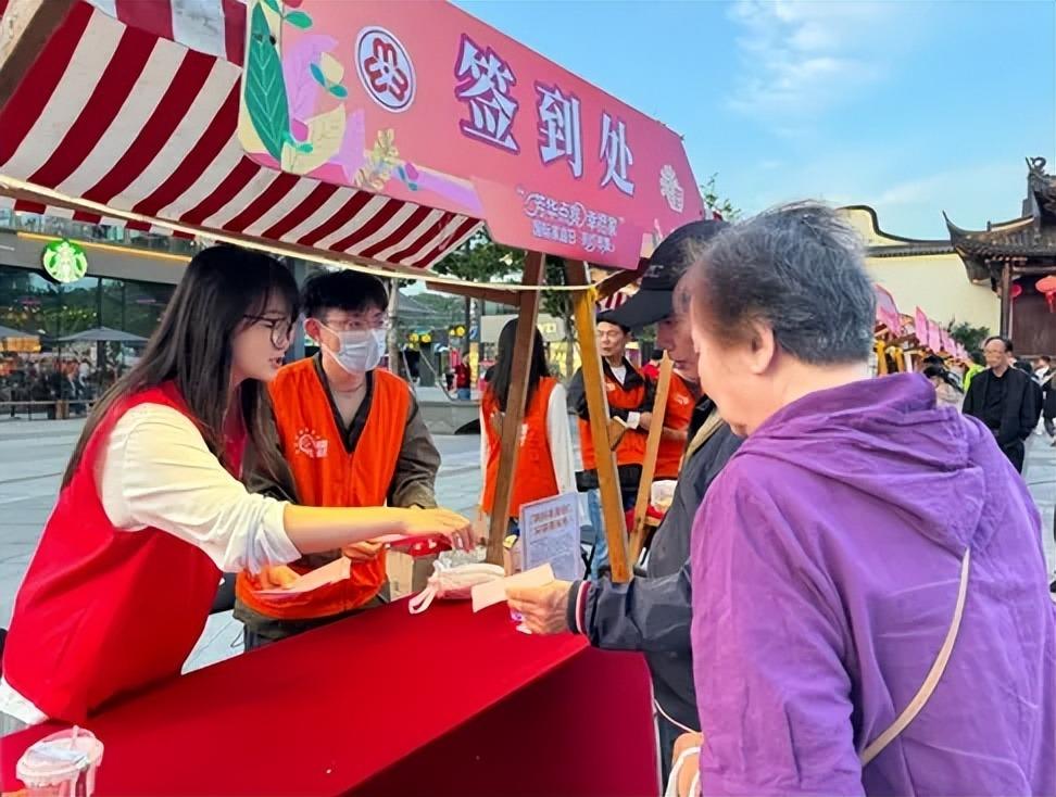 用专业服务与温暖关怀，点亮居民的幸福时光！平安产险海宁支公司走进海宁市横头街历史