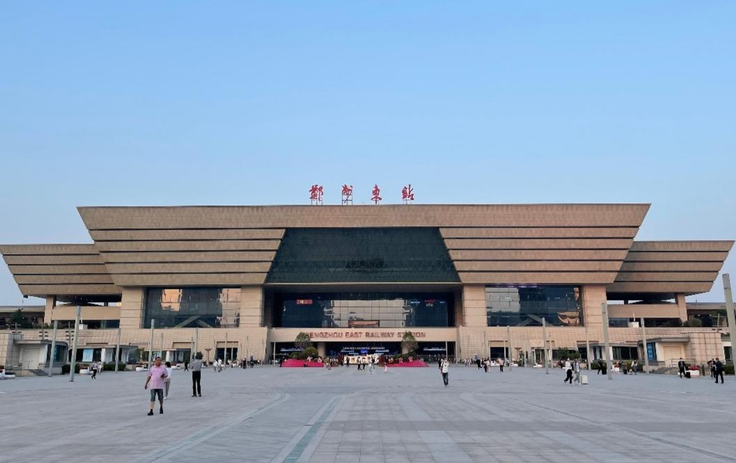 中国客流量最大的10个高铁站

1 广州南站 ：1.75亿人次 华南核心枢纽，5