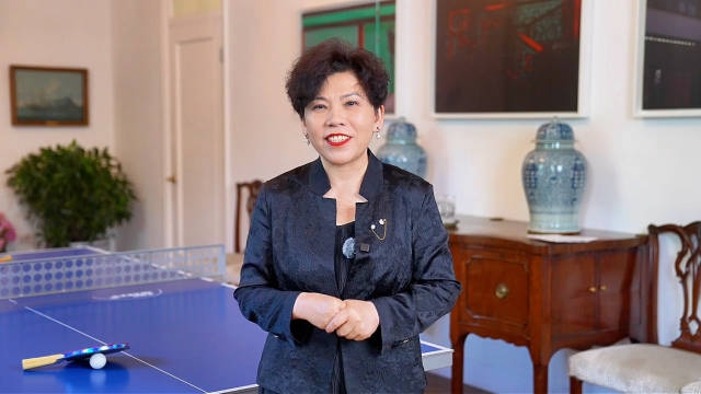 从世界冠军到普通留学生，身份的转变让邓亚萍收获了全新的视角。

2026年，在国际乒联迎来100周年