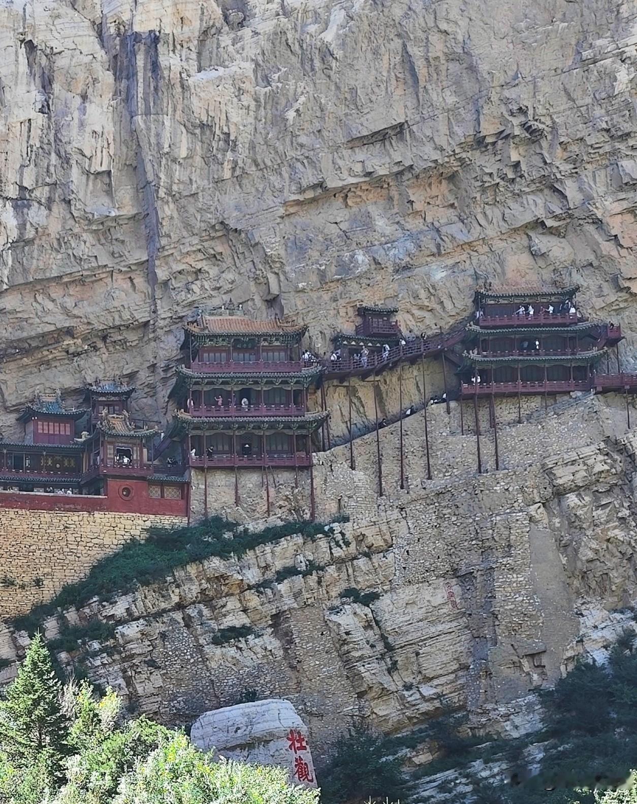 北岳恒山悬空寺在山西浑源县。
浑源因浑河源头而得名。浑河古称崞川水，桑干河的支流