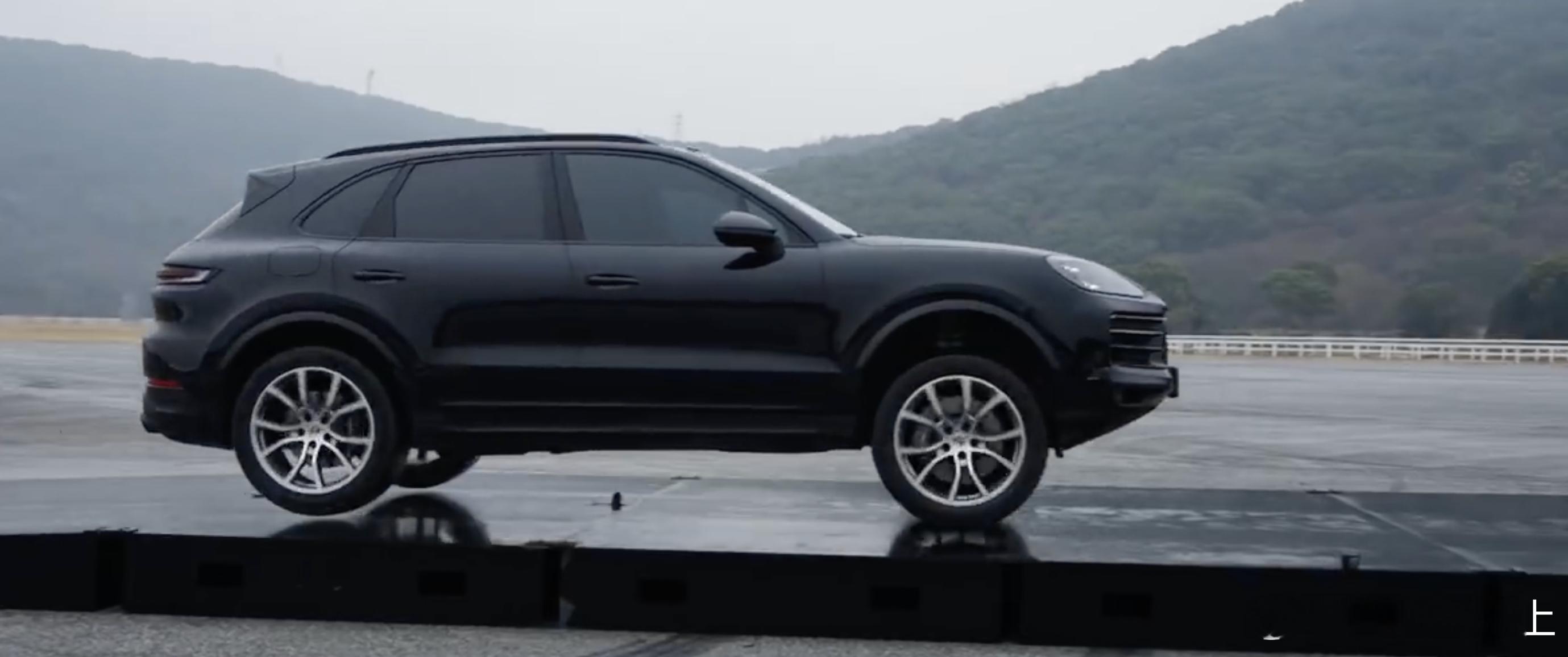 博主黄林熠Adam 做了一次四车横评飞坡测试飞坡测试戳破豪华SUV滤镜 四台车都