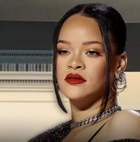 震惊！蕾哈娜豪宅遭突袭枪击，35岁女粉丝疯狂开枪？背后原因竟是网络恩怨！
上周日