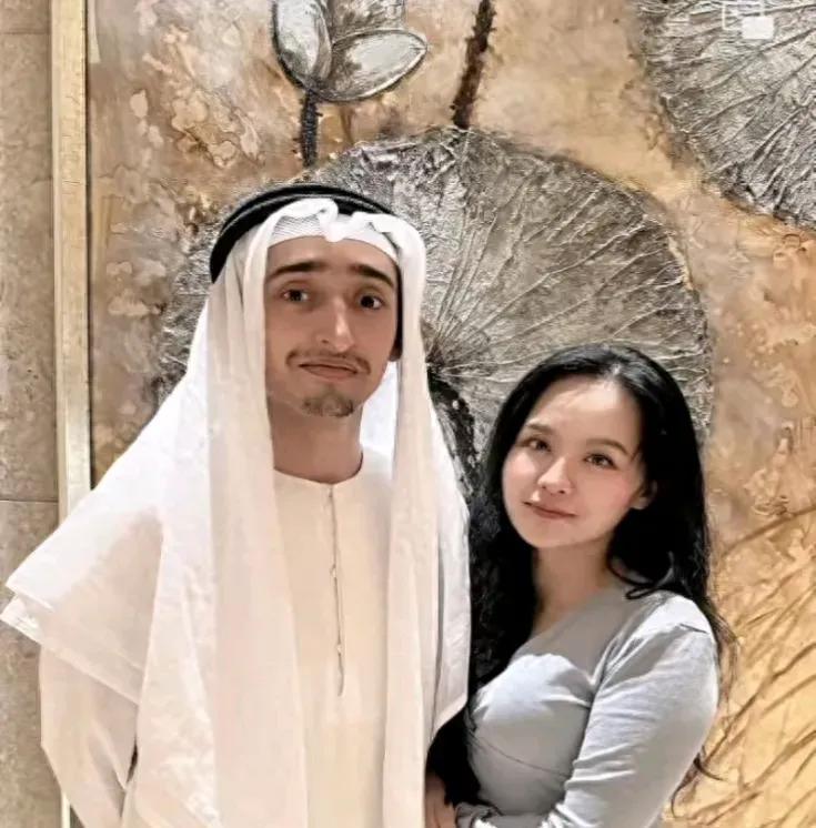 2018年，在湖南留学的迪拜富少，爱上了离异带孩子的中国女子，为了追求比他年长1