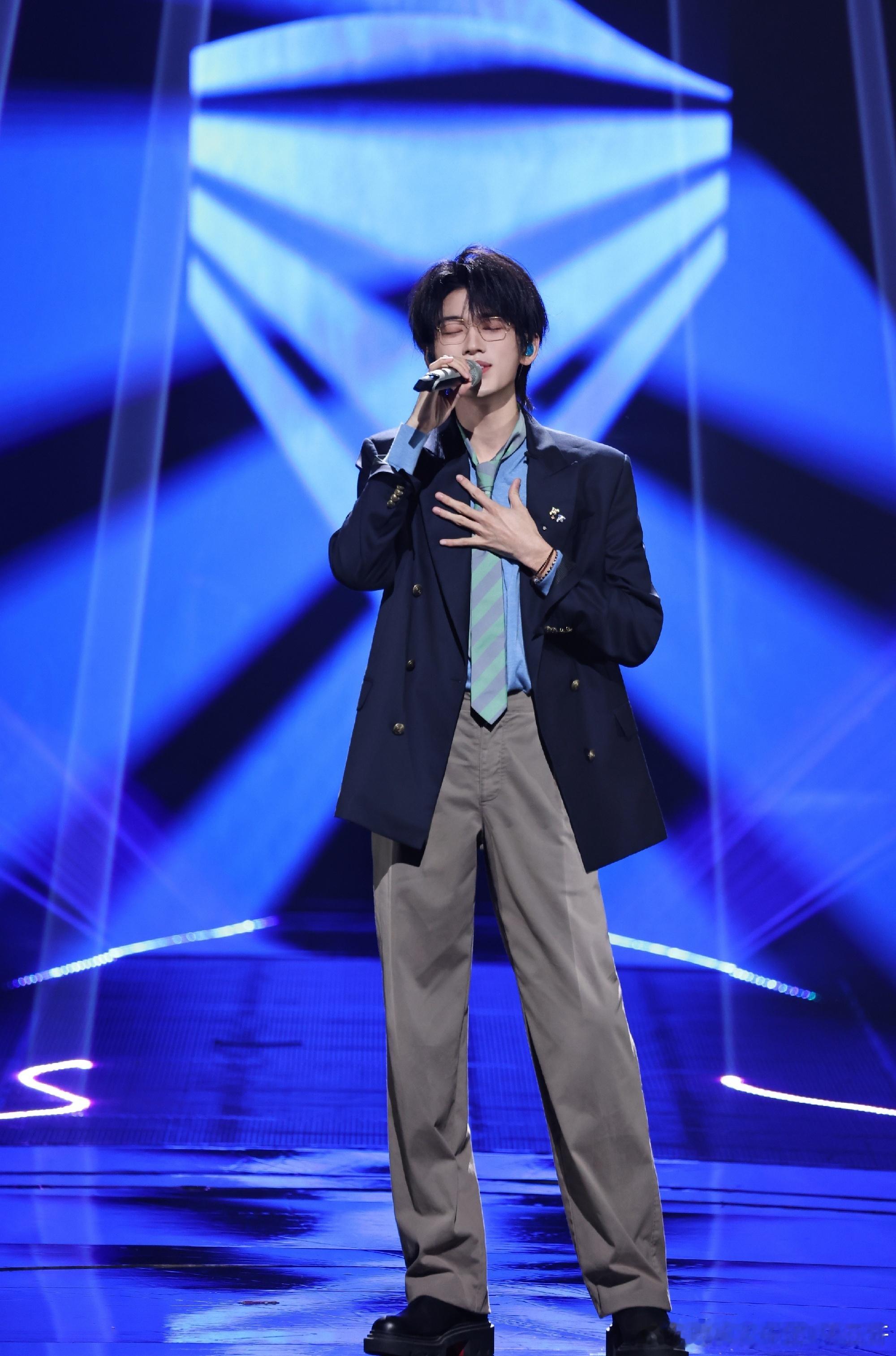 宋亚轩全新造型大片释出，依旧是Dior 2026早秋男装搭配Chaumet珠宝双