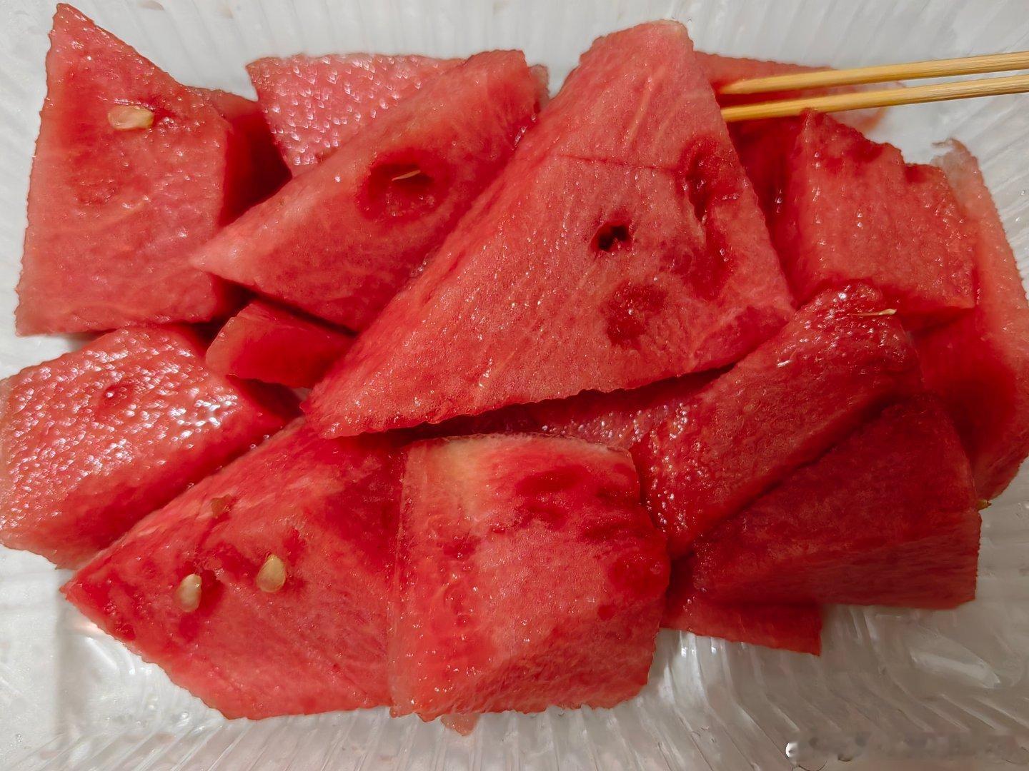 吃瓜吃瓜，白天吃完晚上吃，不要太爽哦[嘻嘻][嘻嘻] ​​​