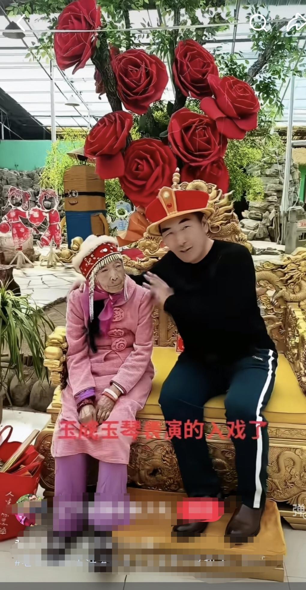 开心就好！五一节快到了，马玉琴和小丈夫又出来游玩了。美丽的景点，换个漂亮衣服，打