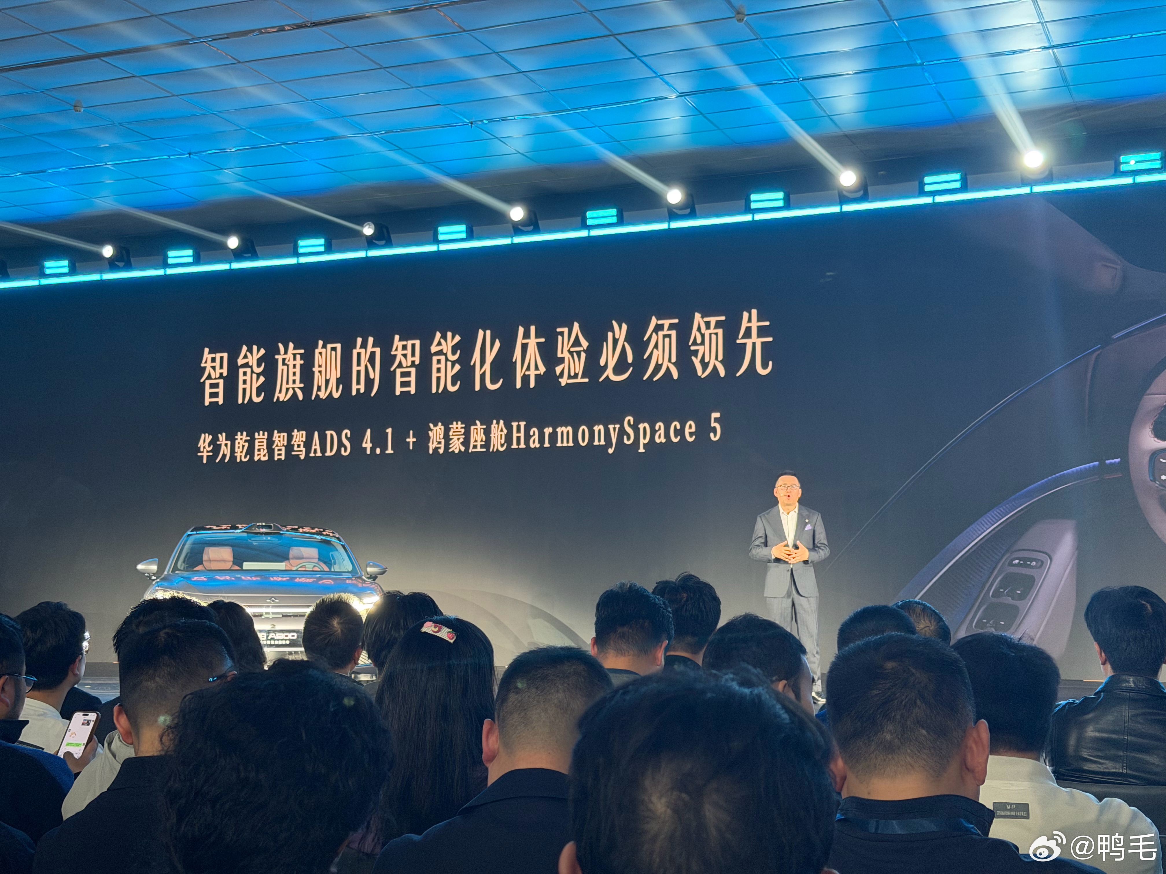 同样的800，同样的四激光雷达智驾方案，同样的全球量产最高896线激光雷达，同样