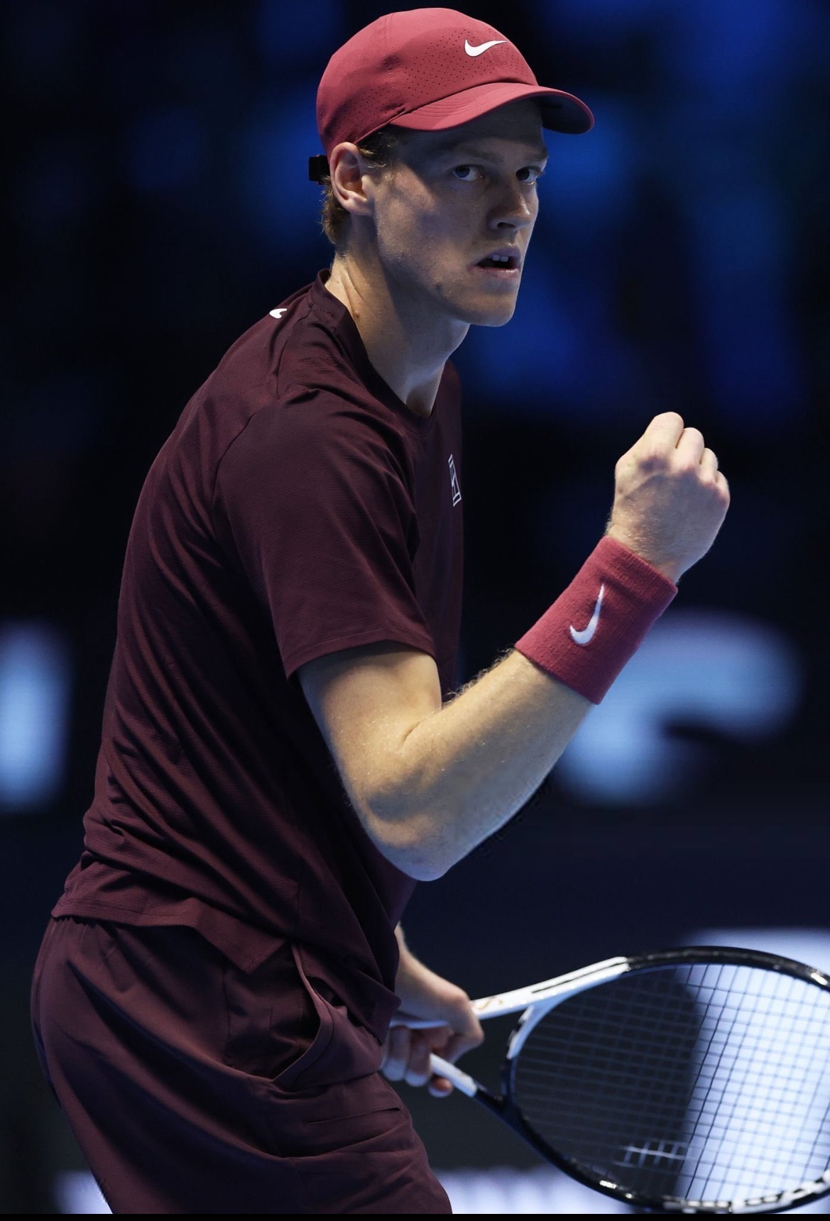 辛纳在ATP都灵年终总决赛中以6-4、6-3击败兹维列夫，晋级半决赛。在比约恩·