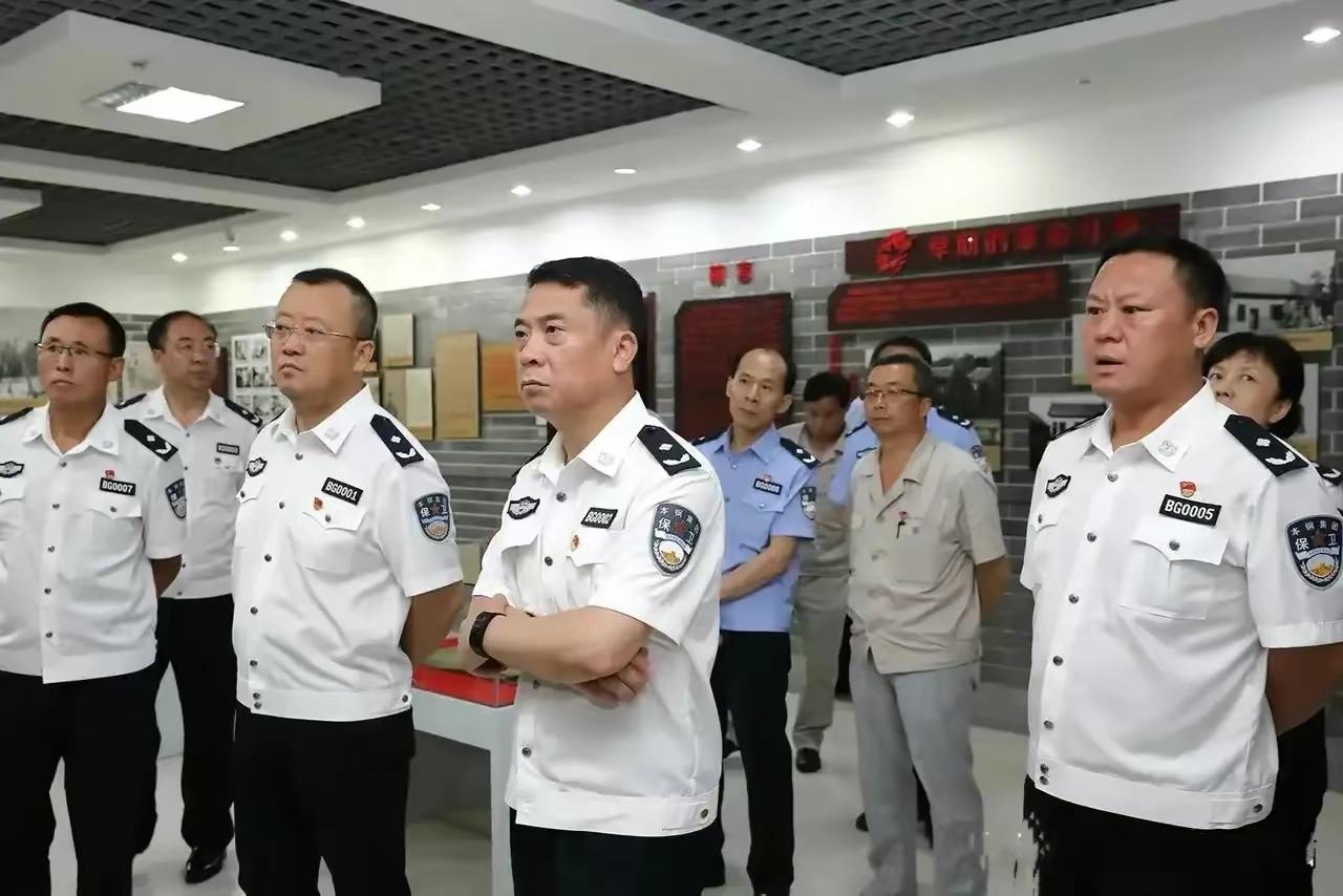 要官不要命的官迷！
前段时间我们单位新来了一个副职领导，其实大家都认识他，他原来