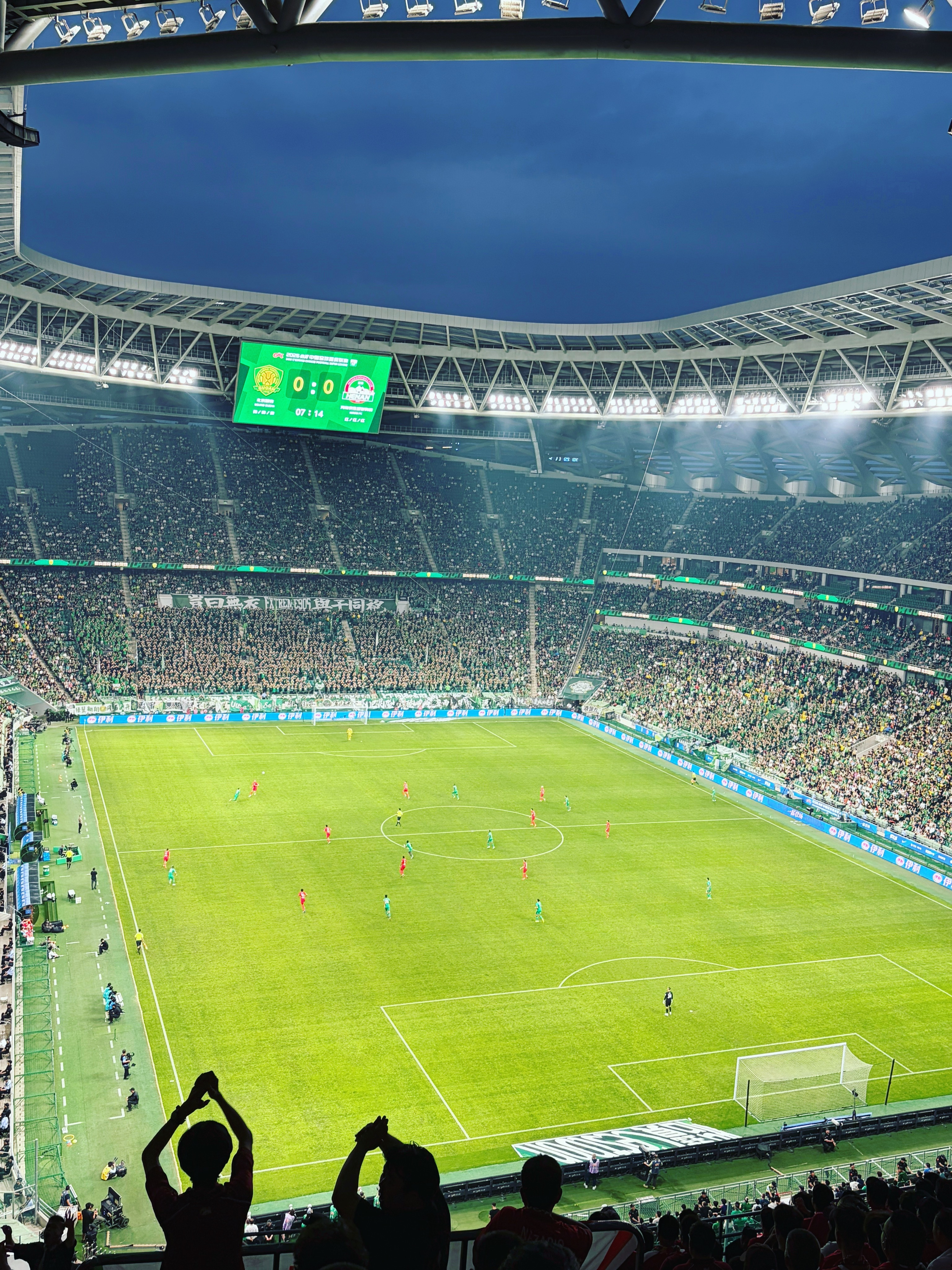 国安这个三中卫，张稀哲踢左翼卫可是隐患啊，可惜河南队首发对位边锋是姆布拉 —— 