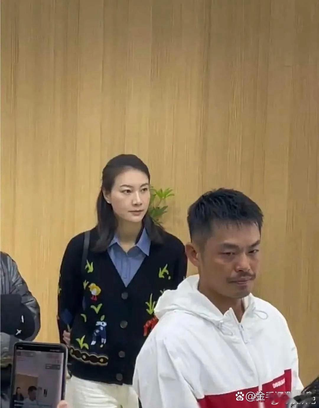 谢杏芳却越来越漂亮，眼里都在躲闪林丹 ​​​