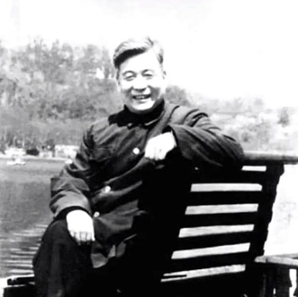 中央军委决定公开邓稼先的身份，许多亲友问许鹿希：他还活着吗？说起邓稼先，相信很多