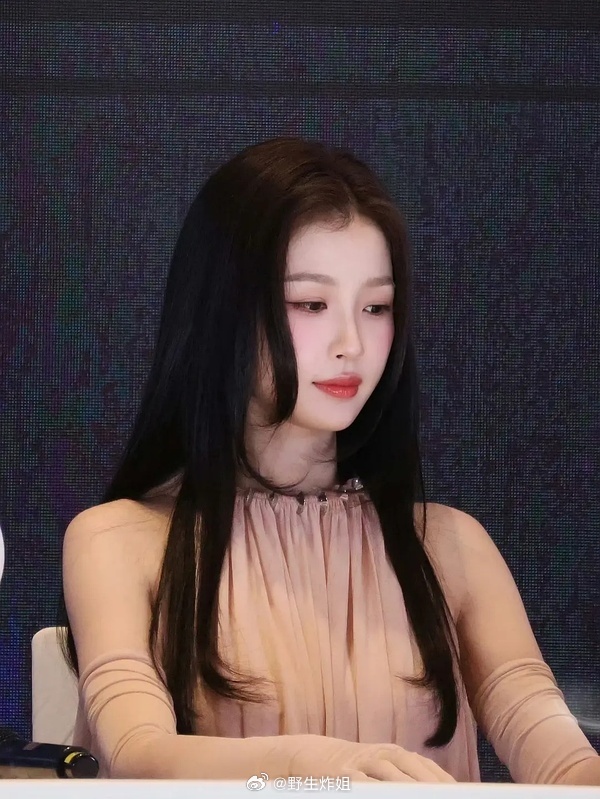 来品鉴一下今日份虞书欣造型虞书欣香水