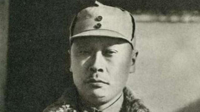 1941年，国军团长准备投奔新四军，谁知夜里却被暗杀，被捅了3刀，却没死。杀手走
