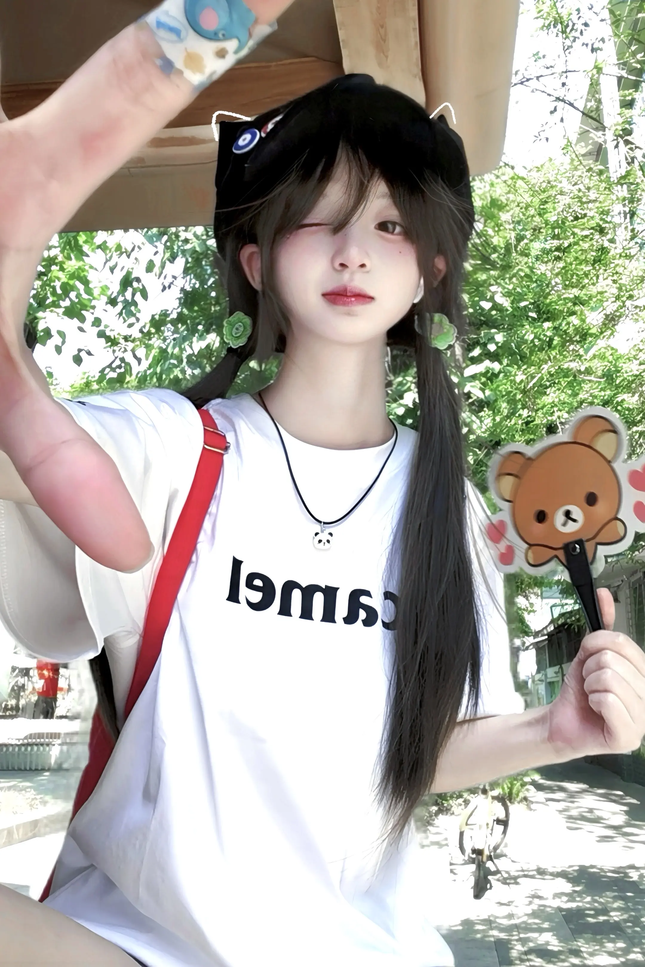 她好甜～得想个办法和她约会。