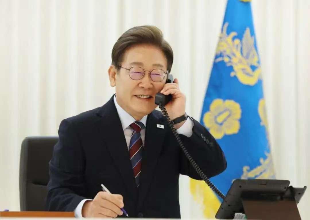 李在明准备在2026年第一个访问中国的人。
也是在2026年第一个访问中国的韩国