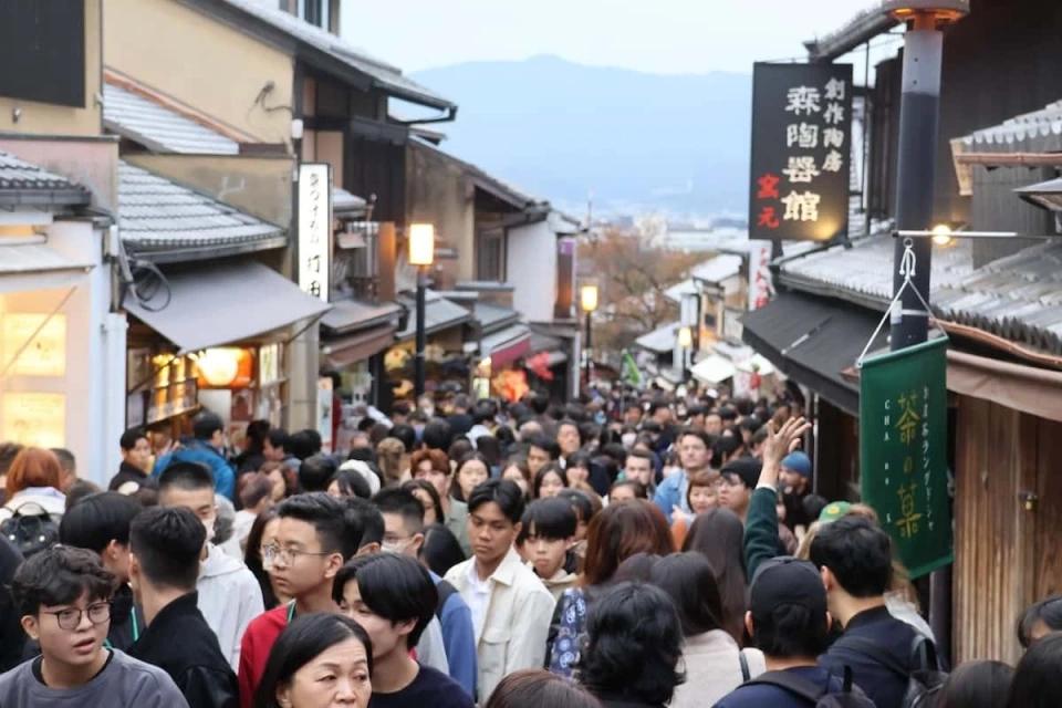 【京都酒店跌至223元却无人问津？中国游客“消失”后，这寒冬来得太猛！】
家人们