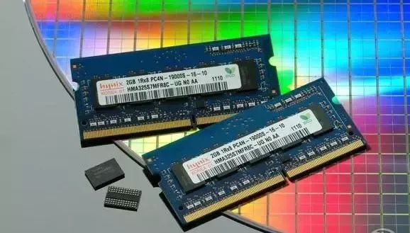 最近不少手机厂商已经开启第二轮涨价了，主要还是 AI 带动需求暴涨，导致存储芯片