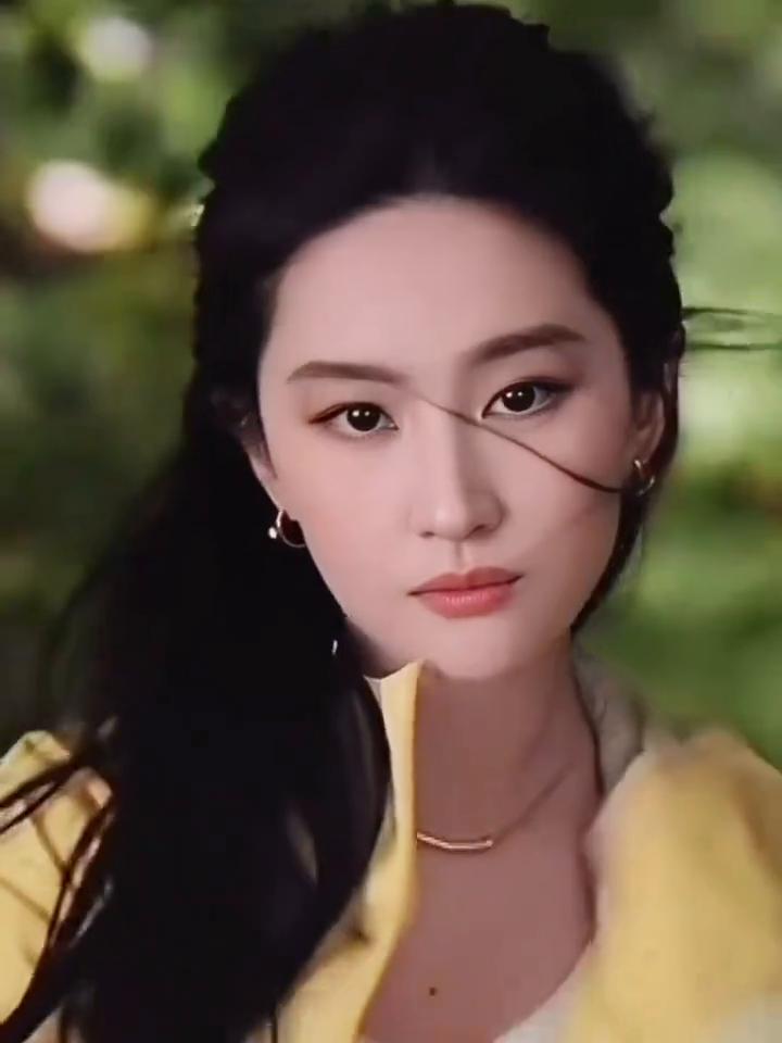 雨壳无氟冲锋衣。