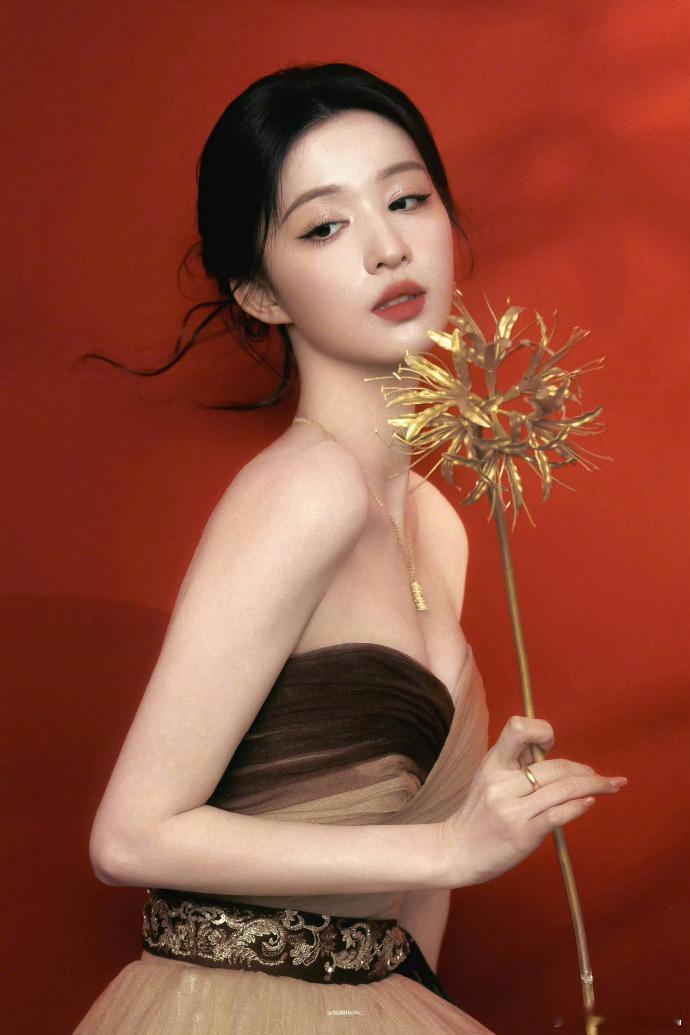 王楚然那点秘密全被抖出来了 别人采访藏秘密，王楚然采访抖秘密，喝饮料没瘦就算了还